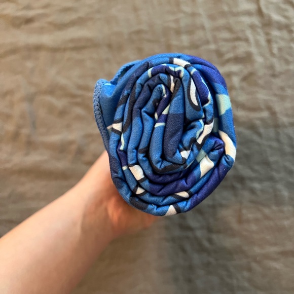 (1) RHODE X Target — Quick Dry Reversible Beach Towel - Picture 5 of 7